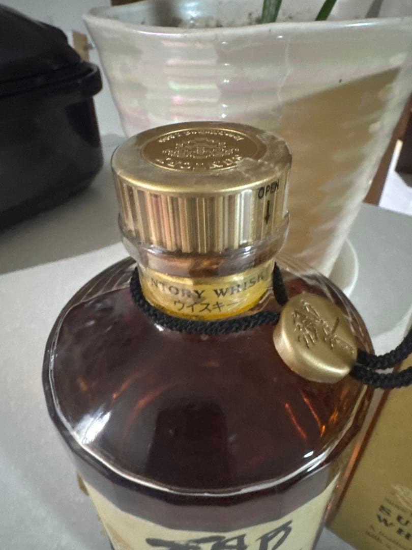 Suntory Whisky 金色パッケージ入り