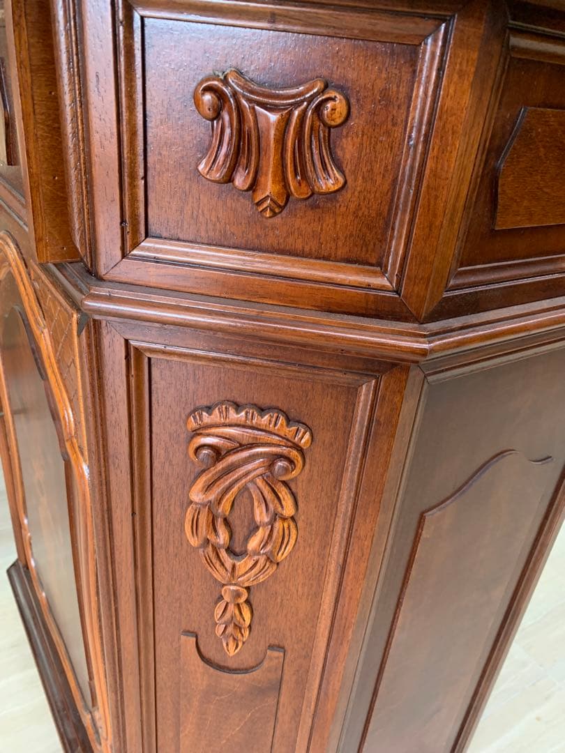 クラシック木製アンティーク家具　鍵付き