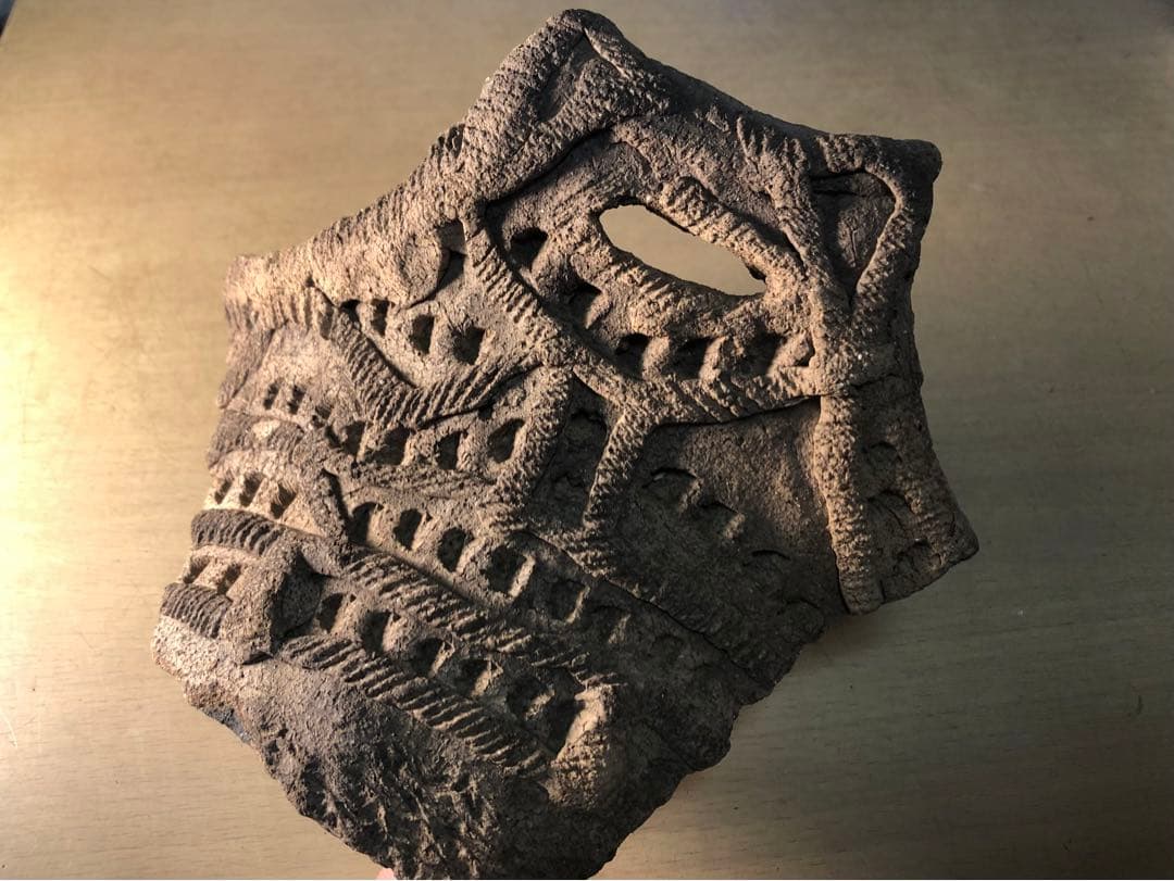 「土器の欠片 縁の部分 No.660」です。