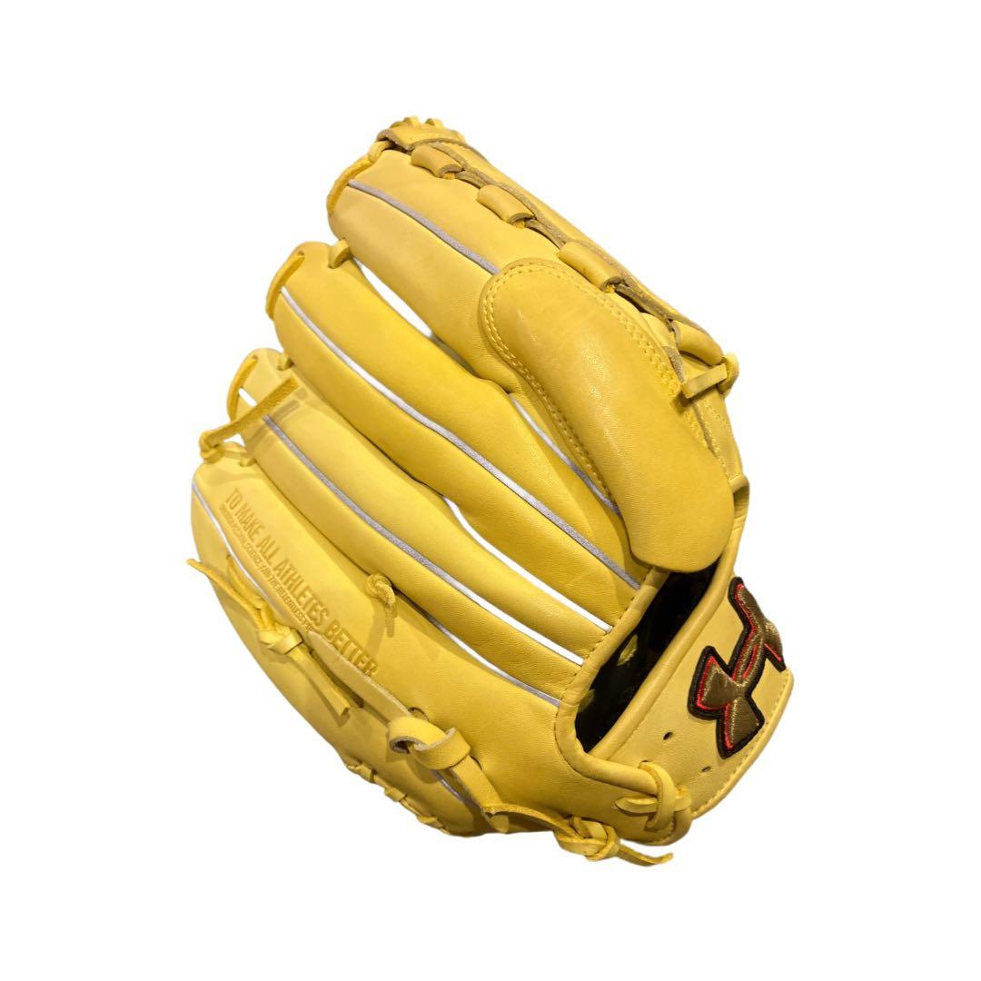 【極美品】アンダーアーマー　一般軟式　投手用