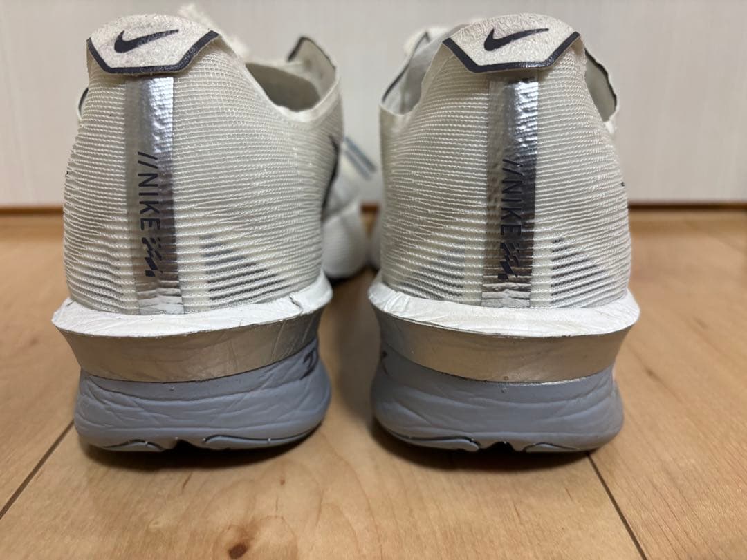 ナイキ ヴェイパーフライ4(25.5cm）