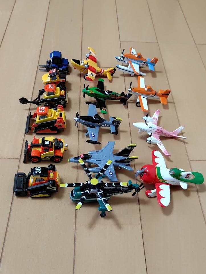 【レア・美品・送料無料】カーズ トミカ Planes １５個セット　バラ売り不可