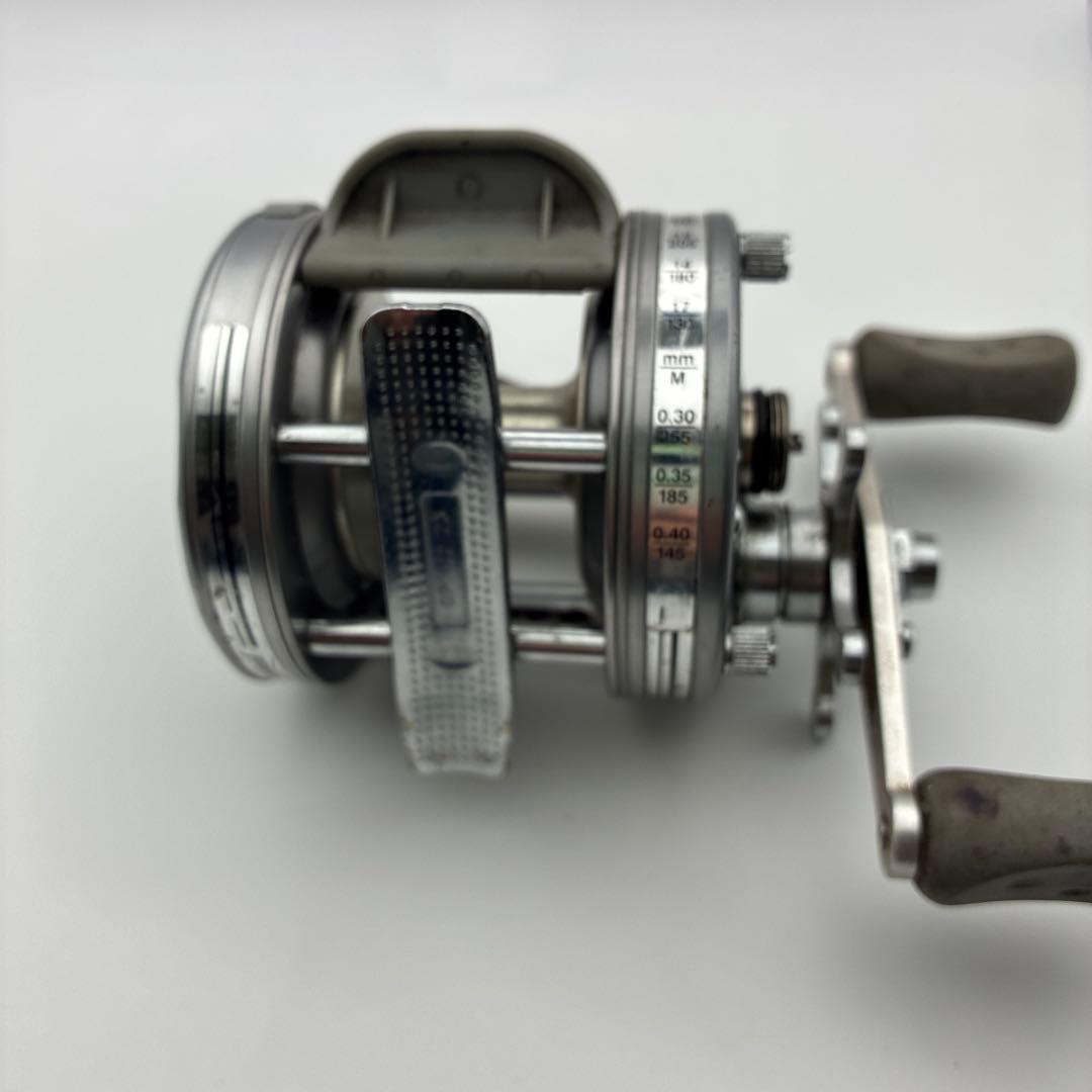 ジャンク ABU 5600C 割れ 部品欠損 あり