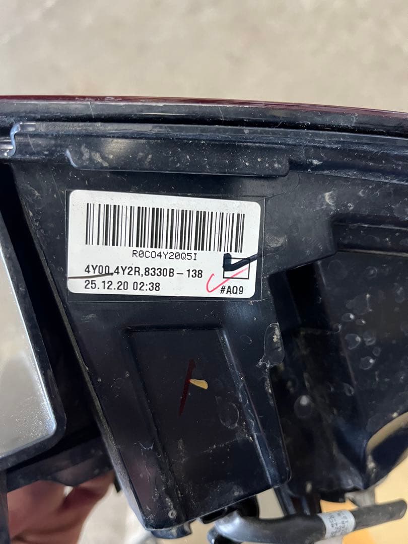 デリカD5 右純正LEDテールランプAssy