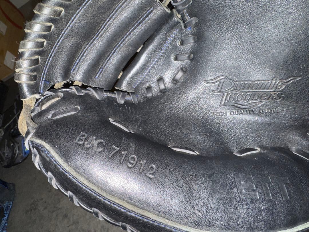 ZETT製 / レザー/キャッチャーミット&グローブセット