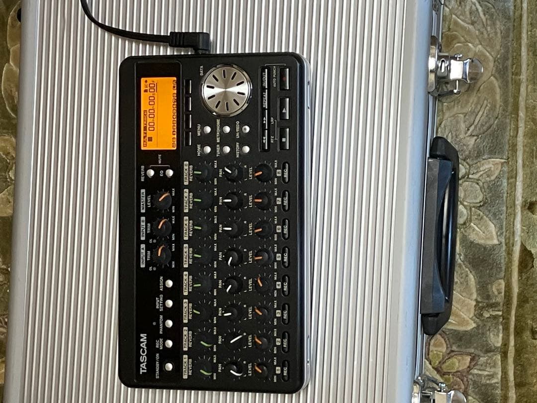 TASCAM DP-008 マルチトラックレコーダー　美品　アルミケース付き