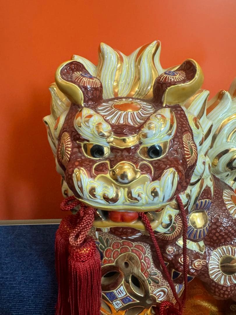 2017  九谷焼 太吉　玉乗り獅子 狛犬 置物 縁起物　金彩座布団付き