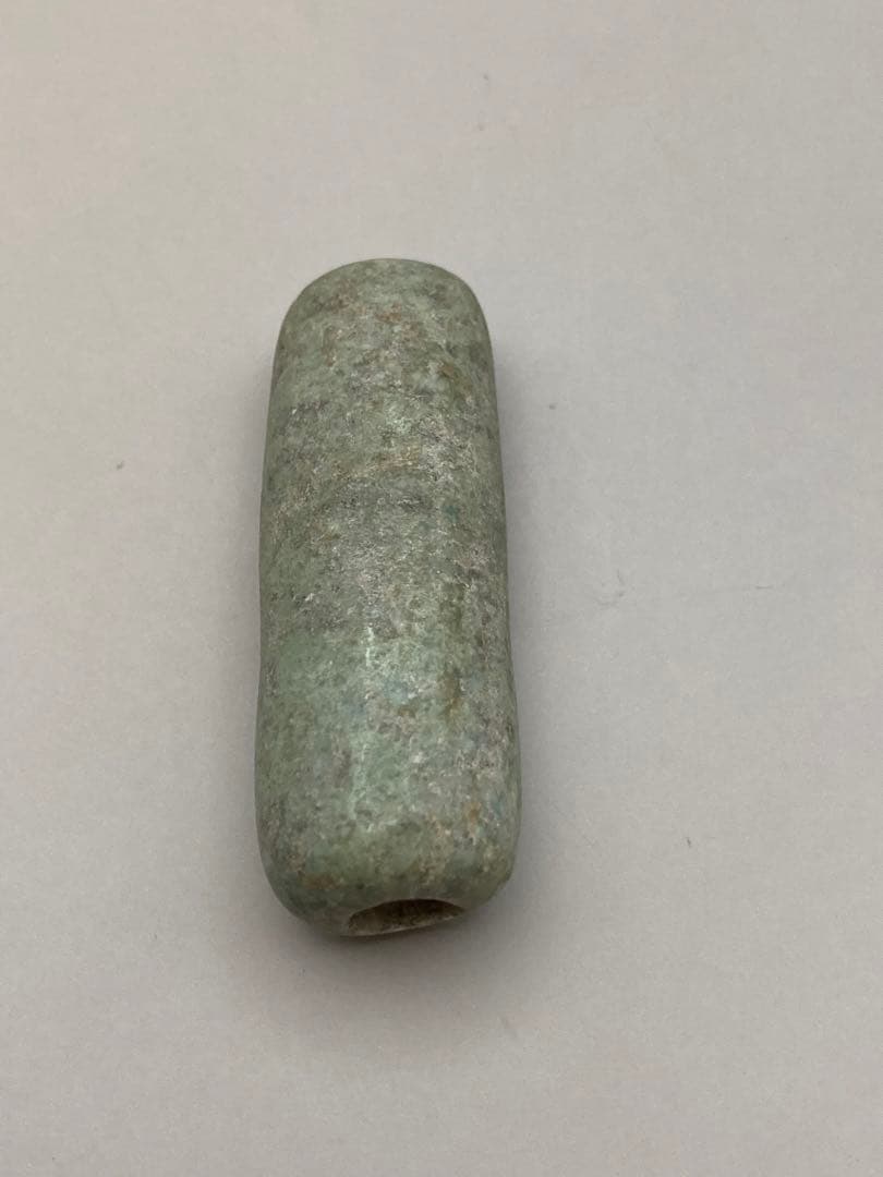 ③マヤ翡翠　千年以上の物　穴付き　希少