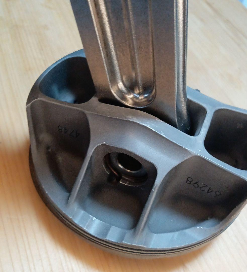 【超貴重品】 フェラーリ F1 2001 Tipo50 ピストン&コンロッド