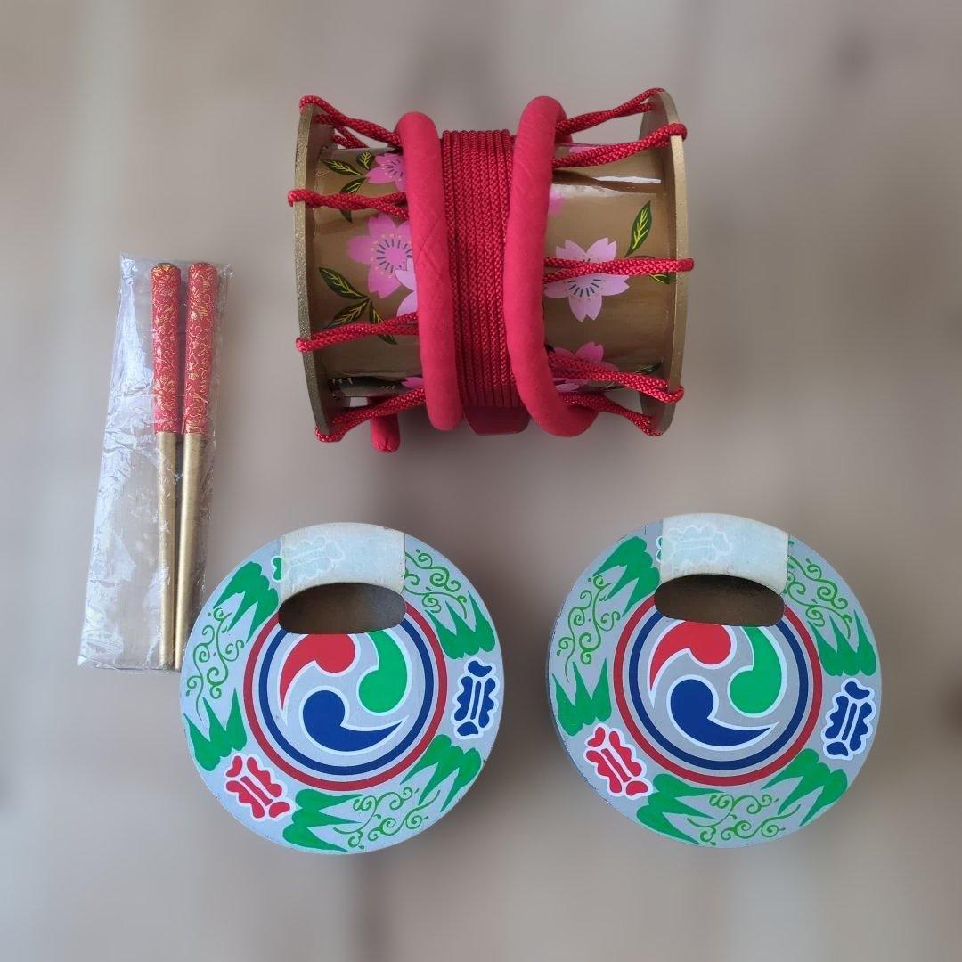 日本舞踊　小道具　金鞨鼓（きんかっこ）と振り鼓（ふりつづみ）のセット