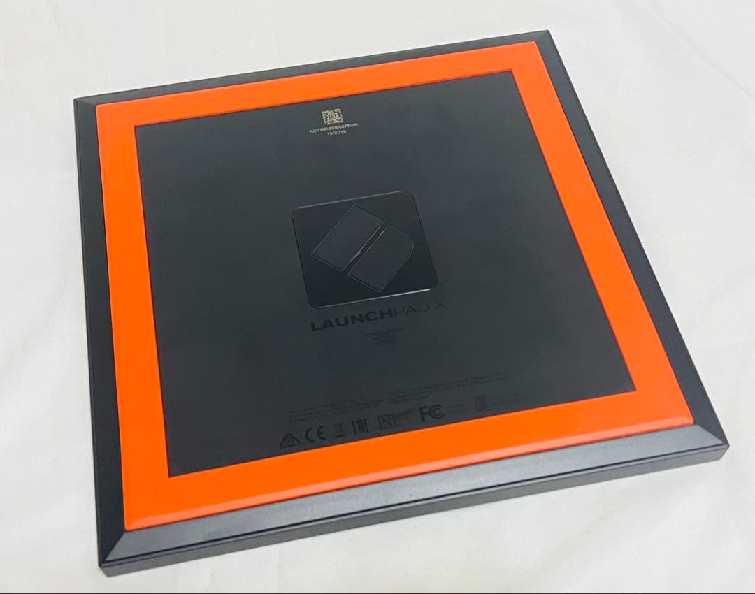 NOVATION Launchpad X MIDIコントローラー