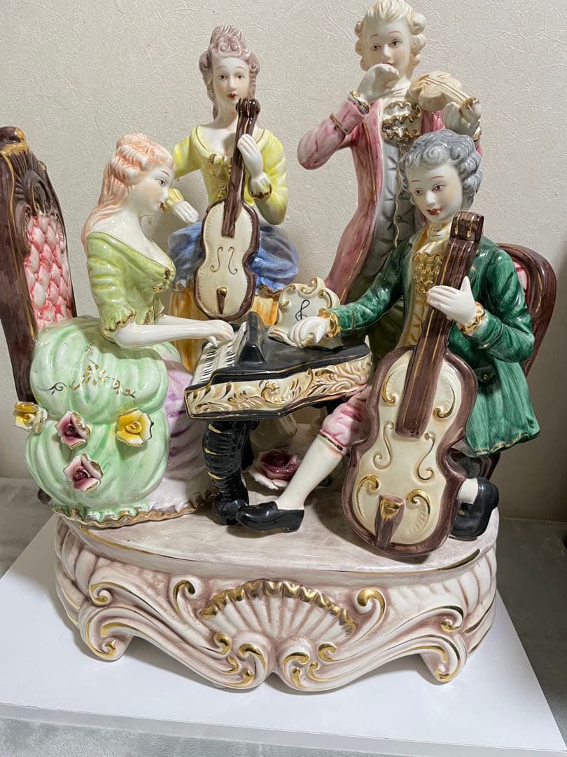 インテリア置物　陶器人形　カポティモンテ製 全長約40センチ