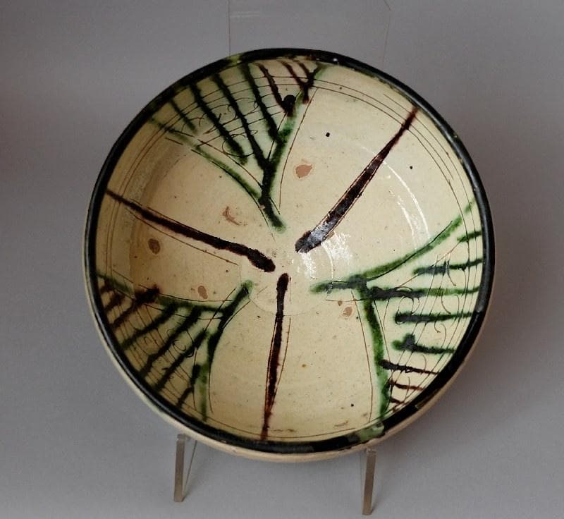 ☆☆☆イスラム陶☆二彩・線刻の花文の鉢