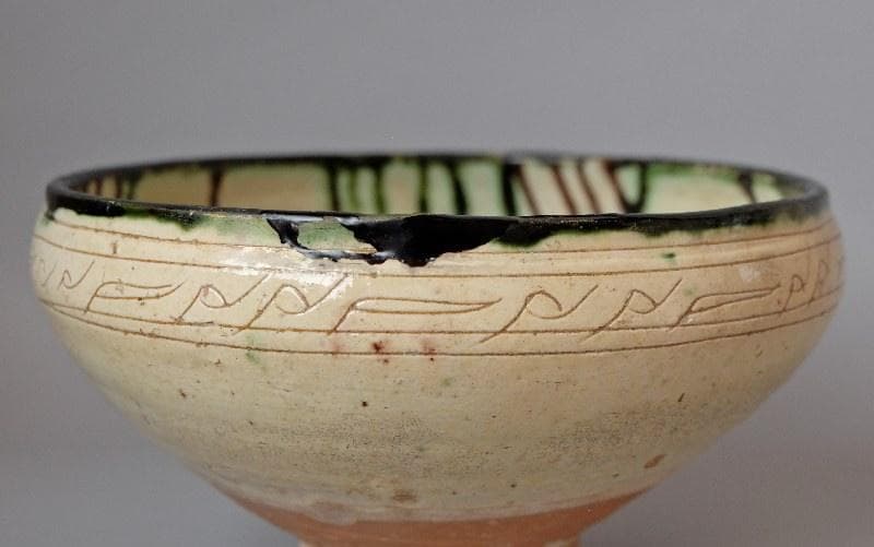 ☆☆☆イスラム陶☆二彩・線刻の花文の鉢