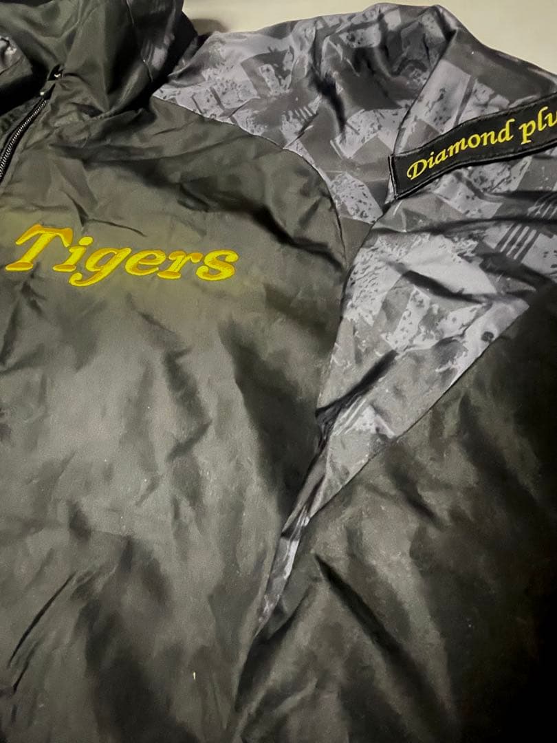 新品未使用 阪神タイガース ダイヤモンドプラス ウインドブレーカー 上下セットM
