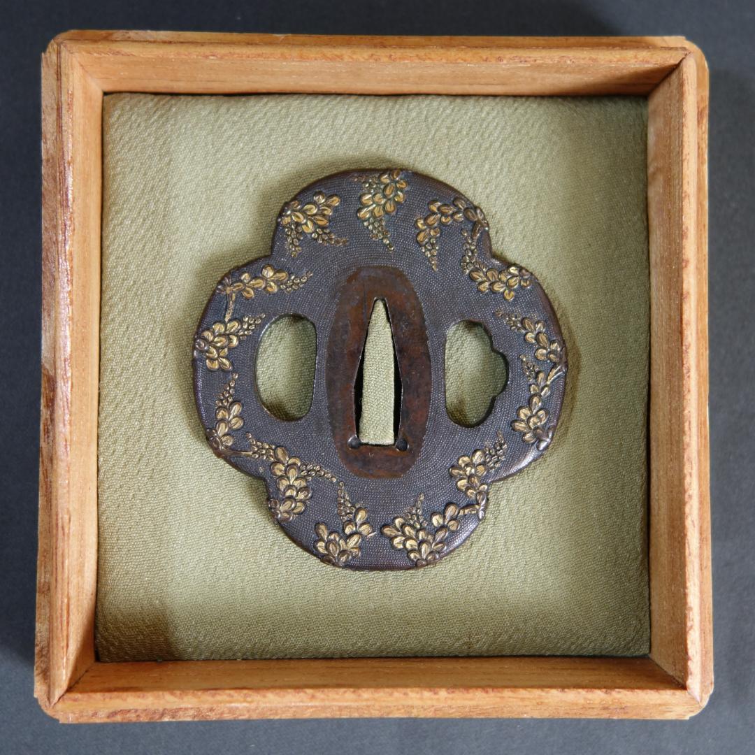 鍔 鐔 武具 骨董 刀装具 江戸時代【美濃 銅魚々子地 萩図鍔】(鍔箱付き)