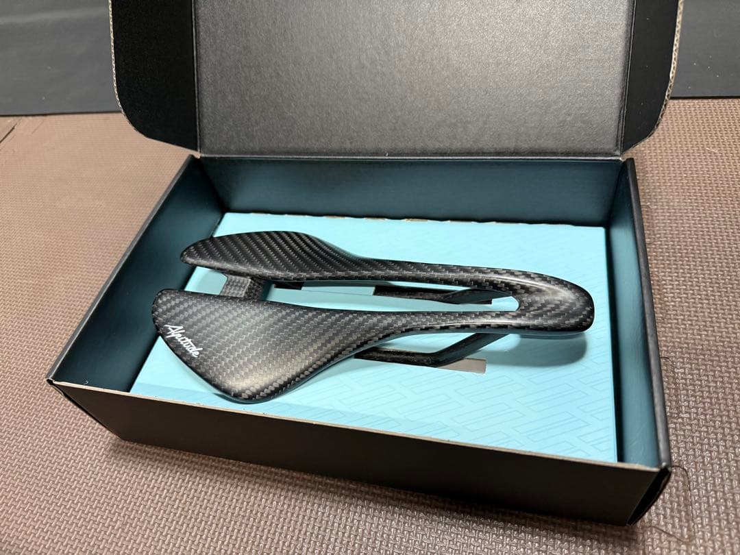 ALPITUDE カーボンファイバー サドル GARDENA