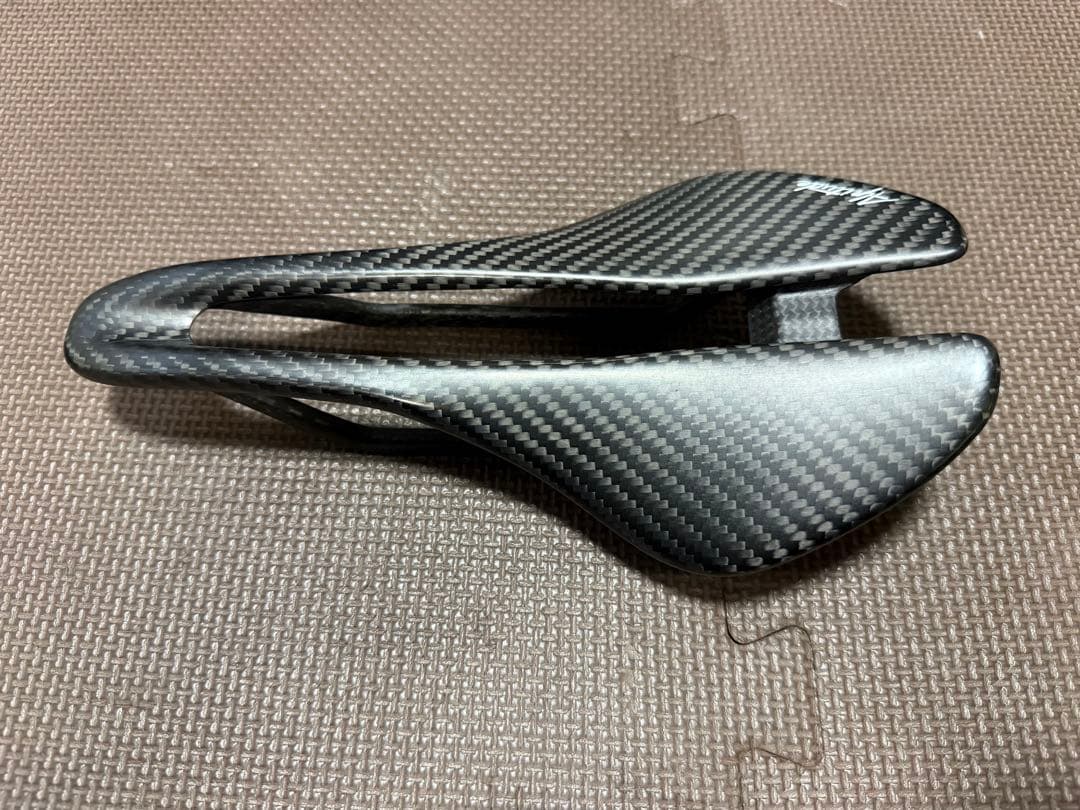 ALPITUDE カーボンファイバー サドル GARDENA