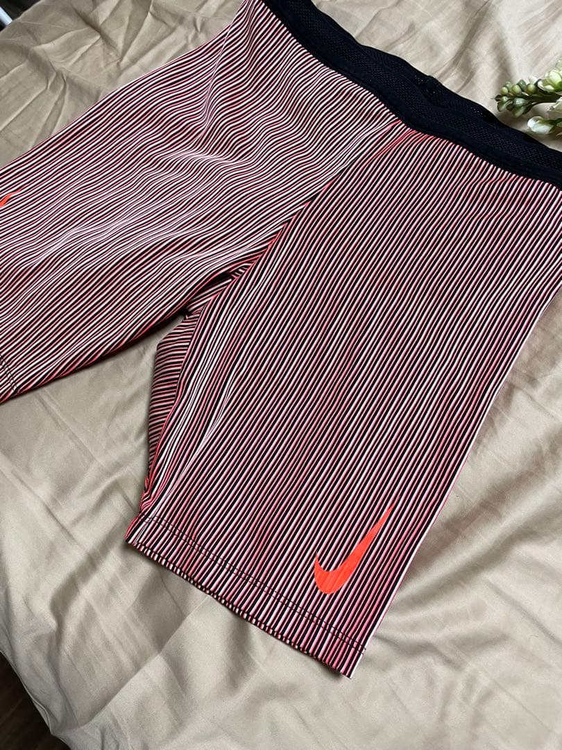 美品 NIKE エアロスイフトハーフタイツSサイズ