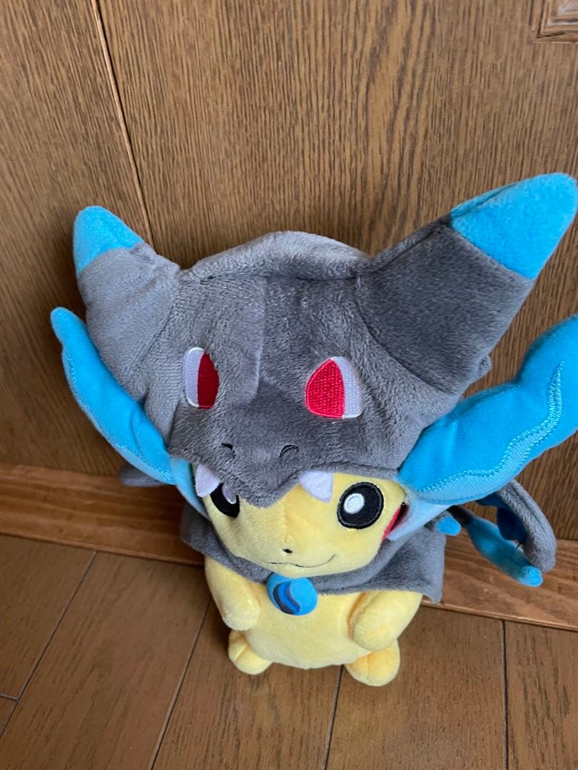 ポンチョを着たピカチュウ　メガリザードンX ポケモンセンター