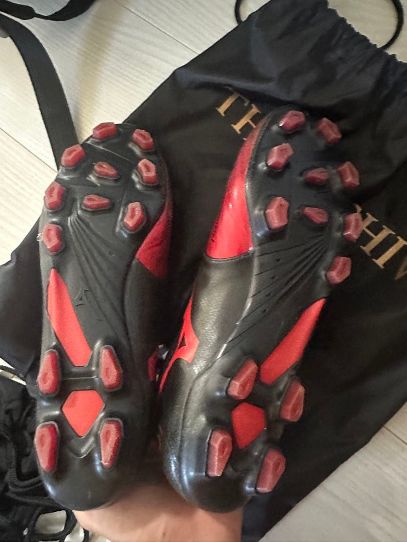 Mizuno バサラ　サッカーシューズ 101 レッド/ブラック