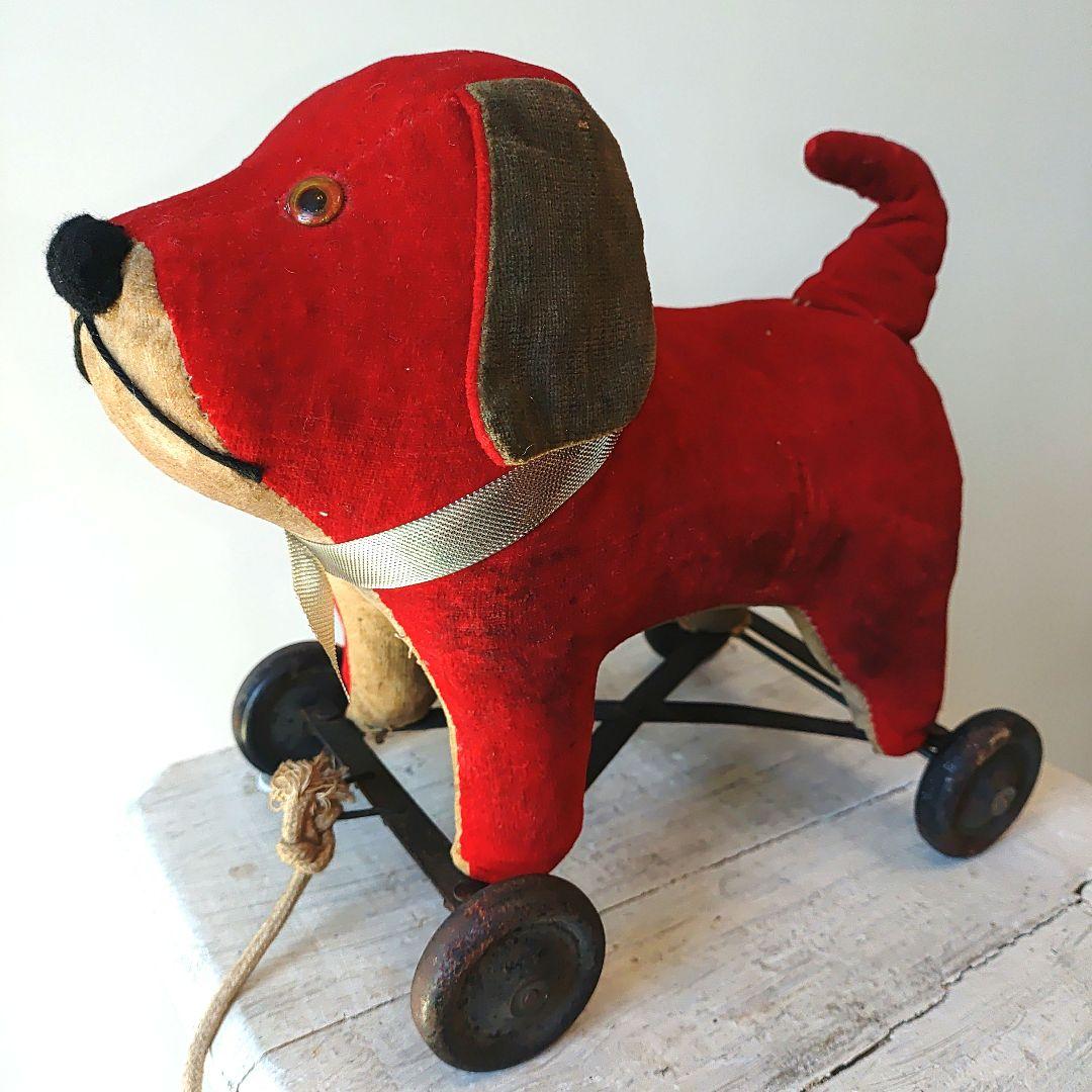 アンティーク人形　赤い犬の引きぐるま玩具