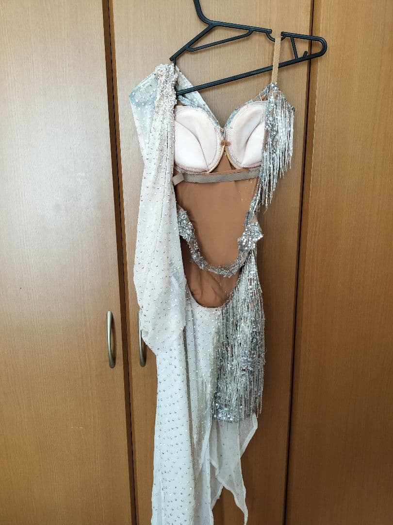 社交ダンス ♪ タカダンス 製 プロ着用 ラテンドレス シルバー