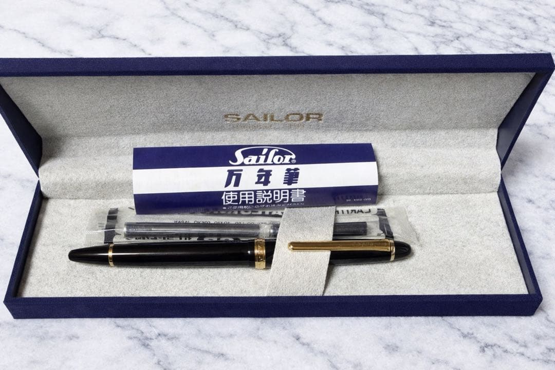 お*ん様 セーラー万年筆 プロフィットシリーズブラックゴールド14Kペン先　ヴィ