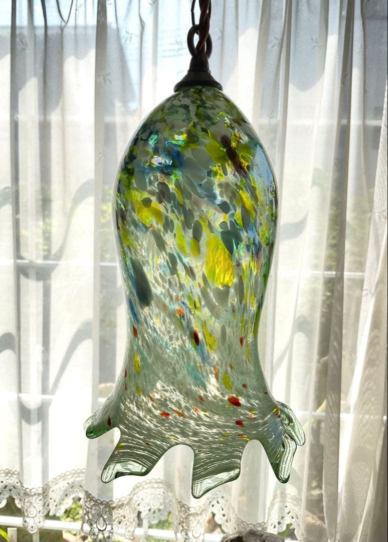 古い「美しい吹雪紋のガラスランプシェード」