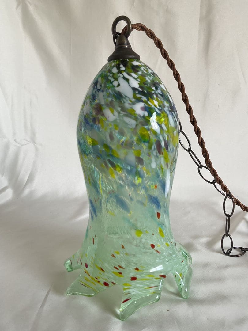 古い「美しい吹雪紋のガラスランプシェード」