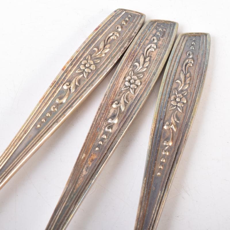 銀製　花刻　スプーン　3点　合計約47g　ケース付　N　6987