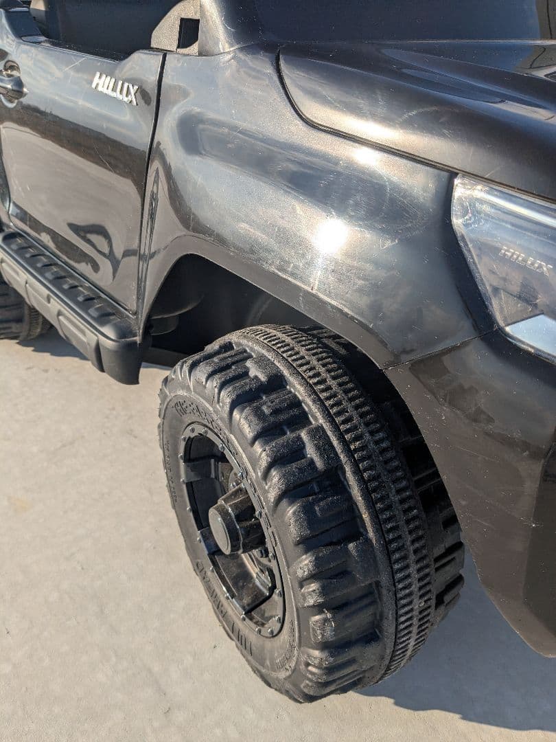 乗用玩具 乗用ラジコン トヨタ ハイラックス 　※シャンク品　手渡し取引き