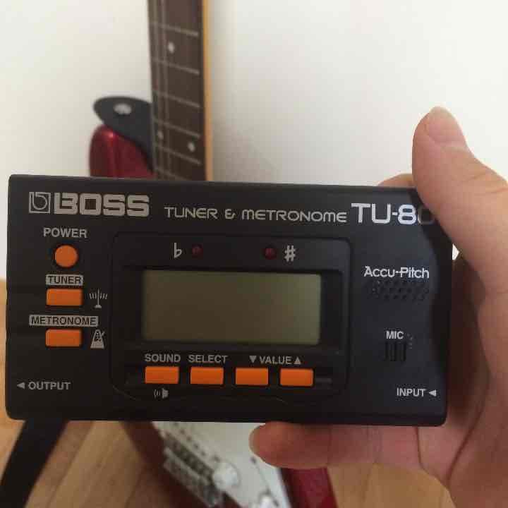 エレキギター（赤）チューナー  ストラップ ギター用バック付き。