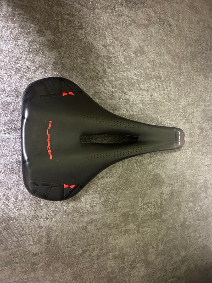 Astute Pilarga カーボンレールサドル！