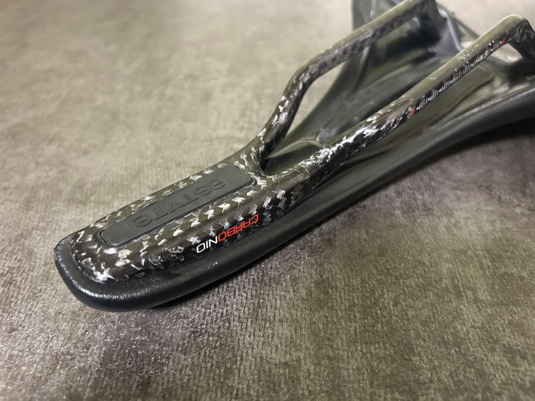 Astute Pilarga カーボンレールサドル！