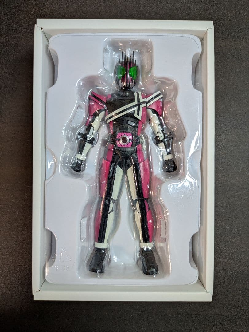 SHFiguarts　真骨彫製法　仮面ライダーディケイド(ネオディケイドライバー