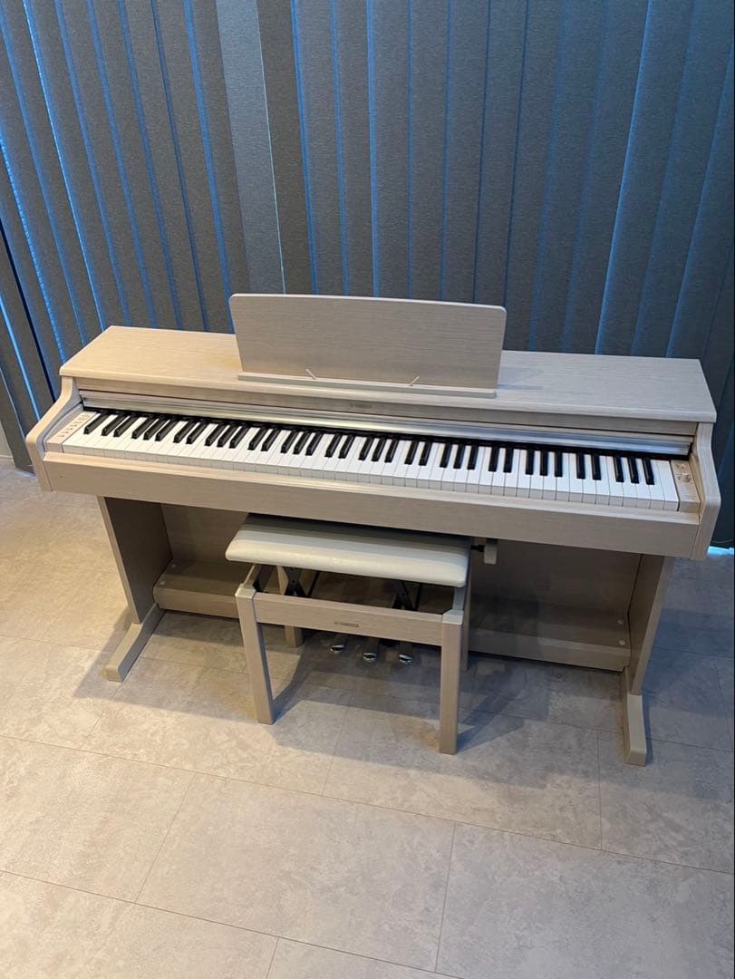 デジタルピアノ 88鍵 ベージュ 椅子付き（2019年製）
