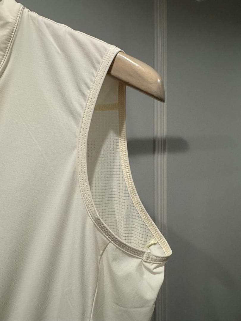 【新品】未使用品！FINGERS CROSSED ジレ ホワイト S 公式完売