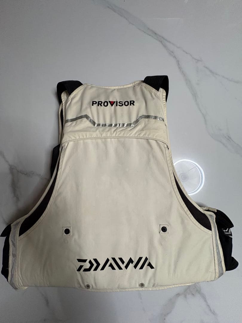 ダイワ　プロバイザー　ライフジャケットDF1401 Ｌサイズ中古