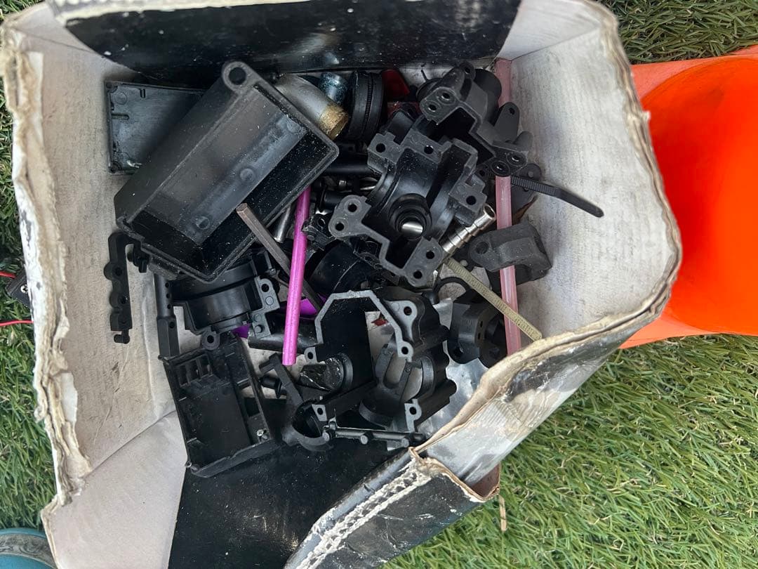 3年前まで使用ボディーアルミシャーシサス等交換済み純正部品もあり