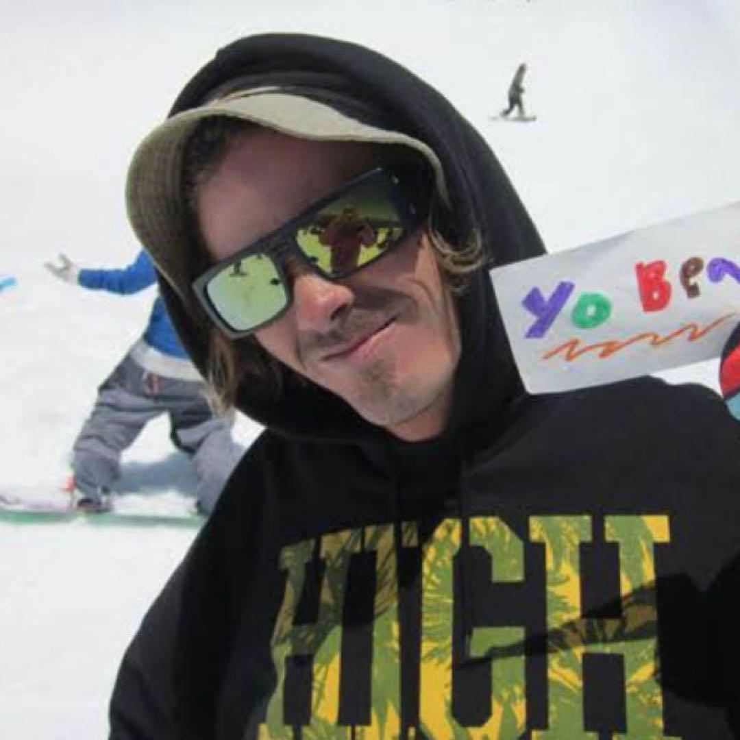 ELECTRIC CB4 サングラス　ブラック＆グリーンモデル　廃盤モデル