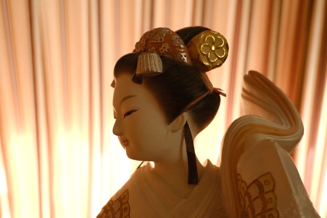 博多人形「あき子作」華 高さ約44cm 台座・木札付き（白地金彩）