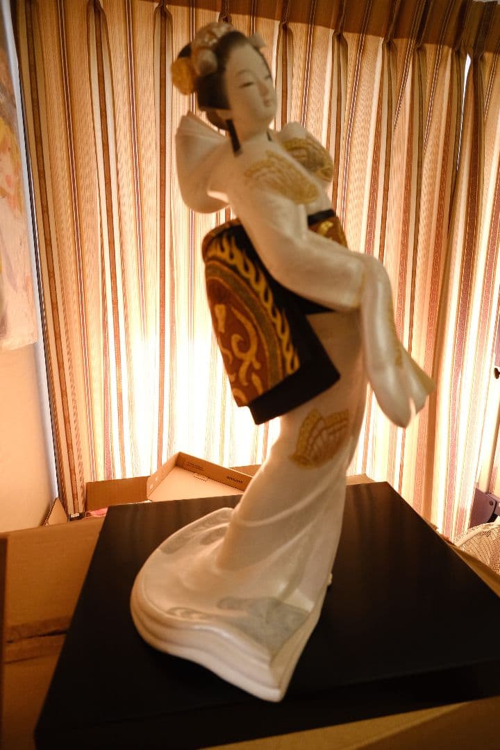 博多人形「あき子作」華 高さ約44cm 台座・木札付き（白地金彩）