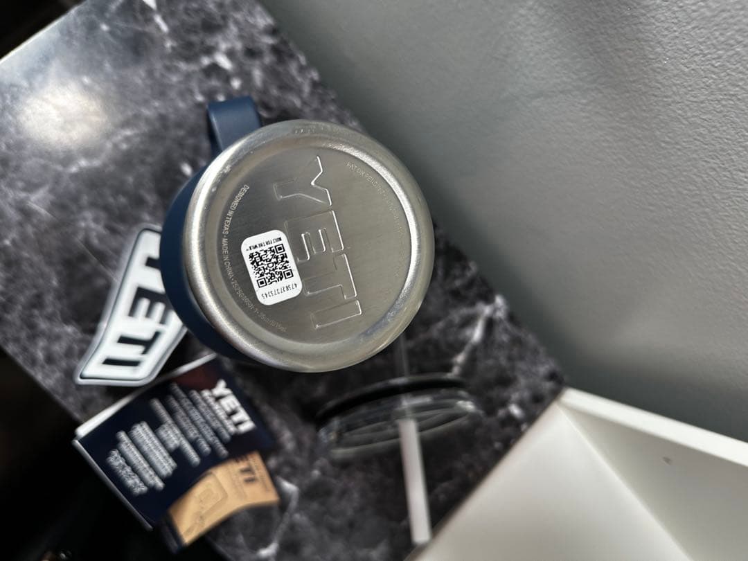 【新品未使用】YETI ランブラー 35oz マグ ストローリッド付 ネイビー