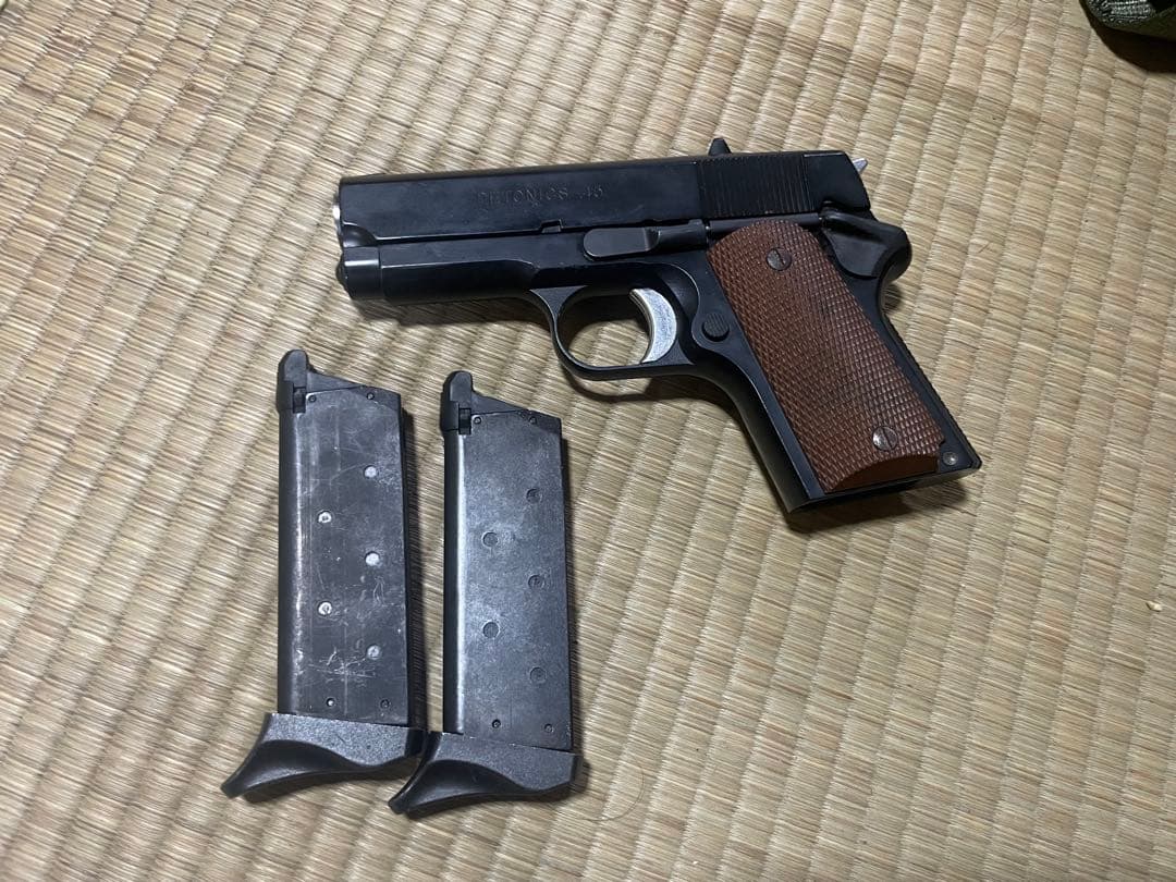 東京マルイ　デトニクス45　ガスブロハンドガン　スペアマガジン、ホルスター付き