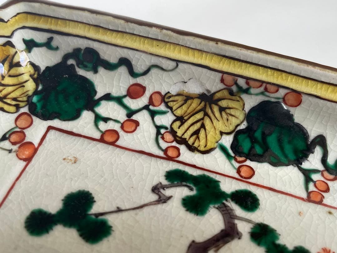 骨董　アンティーク　色絵九谷　苫屋　矢羽　野葡萄　隅入角皿　小皿　古伊万里