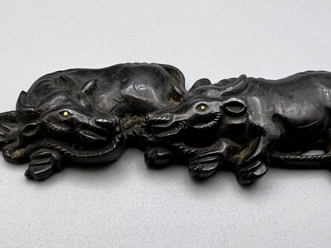 【海】江戸明治金工　二疋牛図　金目　手彫　目貫一体　銅製鍍金　骨董品　専用箱付