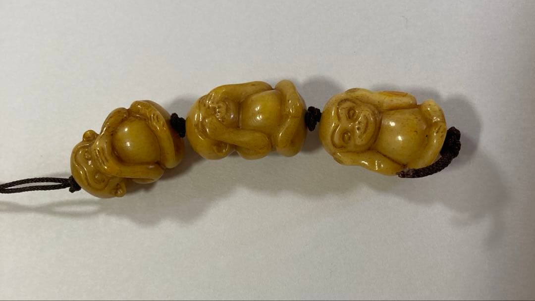 天然素材　見ざる言わざる聞かざる　三猿　彫刻　根付　提げ物