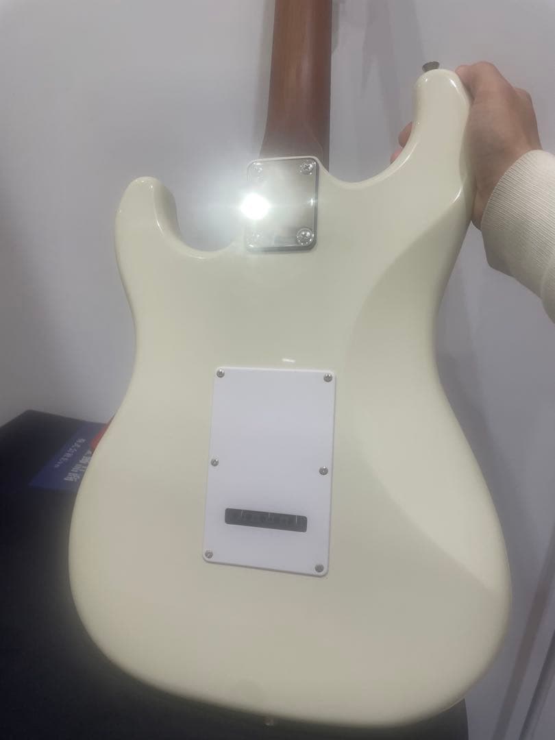 新品未使用BUSKER'S エレキギター ホワイト ストラトキャスタータイプ