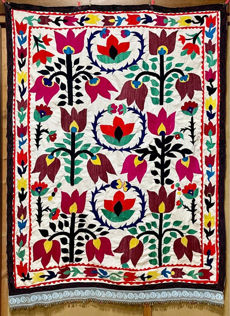 ウズベキスタン スザニ 刺繍 ビンテージ suzani 古布 壁掛け